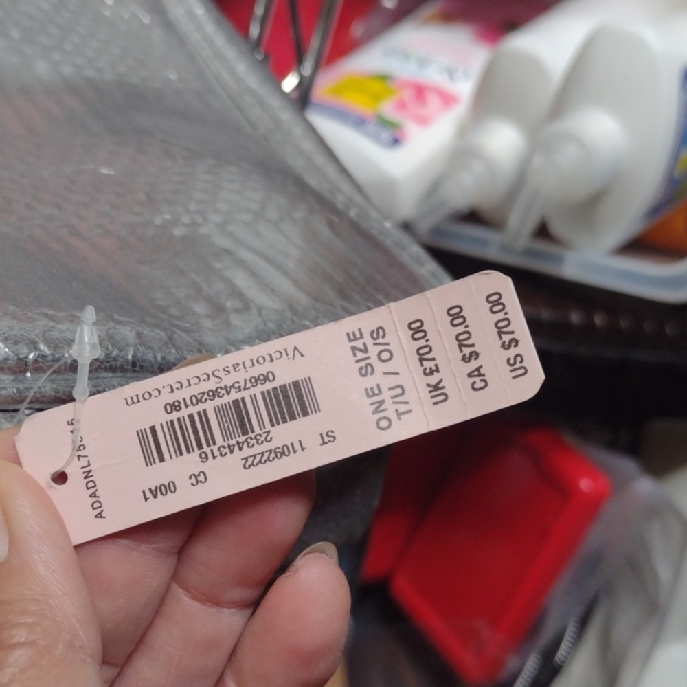 Victoria Secret Silver sling bag - Picture 4 of 7